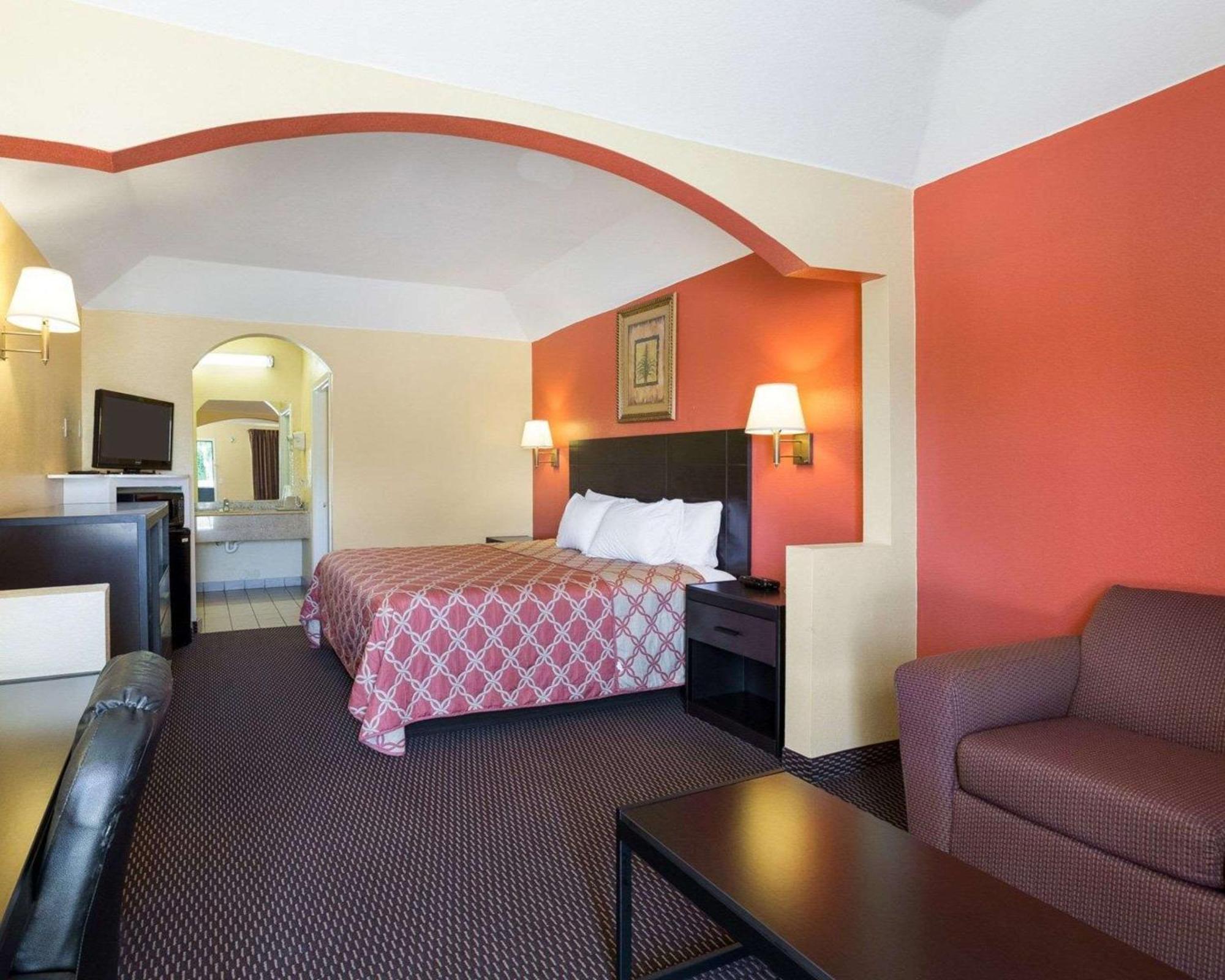 Rodeway Inn & Suites Humble Extérieur photo
