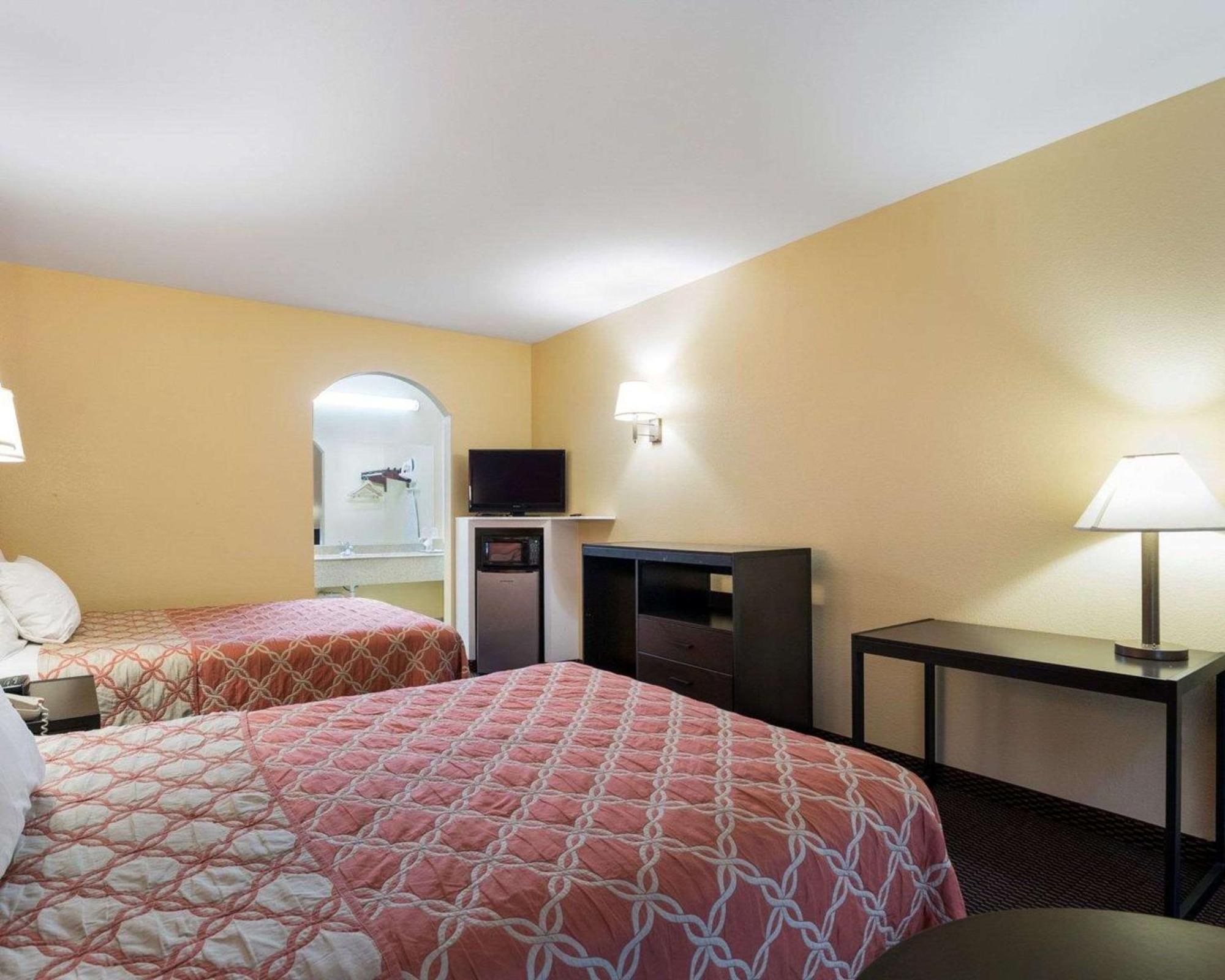 Rodeway Inn & Suites Humble Extérieur photo